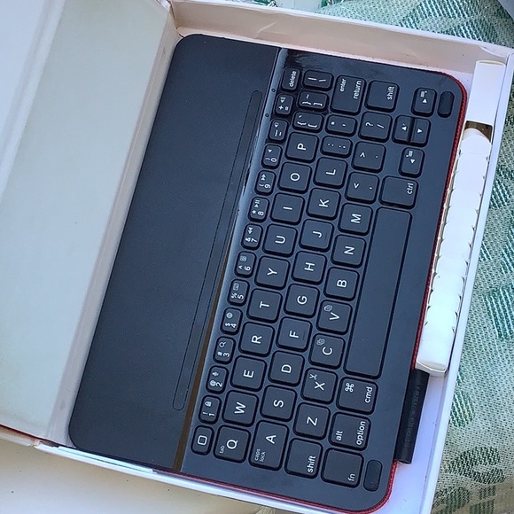 Used iPad Mini Keyboard Case - Picture 3 of 5